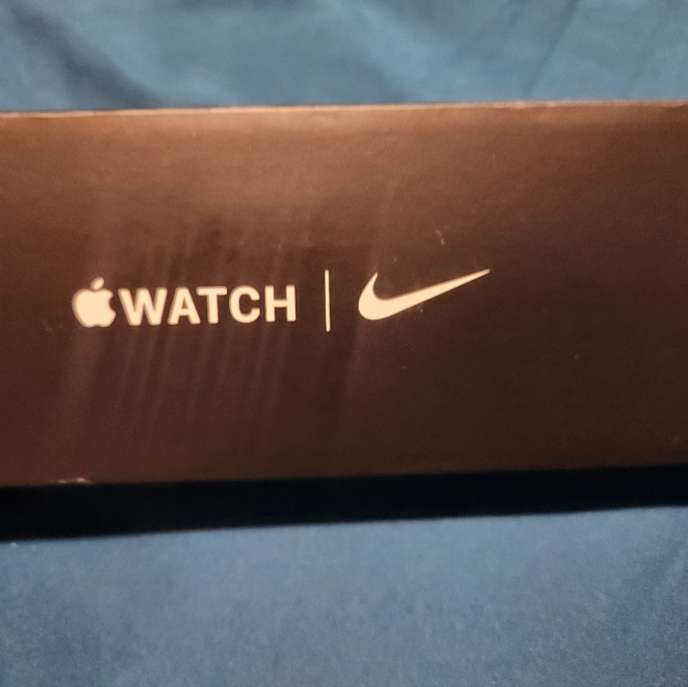 Apple Nike series 5 watch with gps - Picture 2 of 5